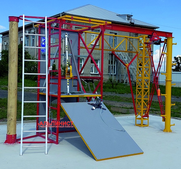 г. Черногорск. С целью обеспечения безопасной работы своих сотрудников ООО "ХУЭК-ХАКАСИЯ" установила тренировочный полигон "Альпинист 02-02" для повышения навыков специалистов